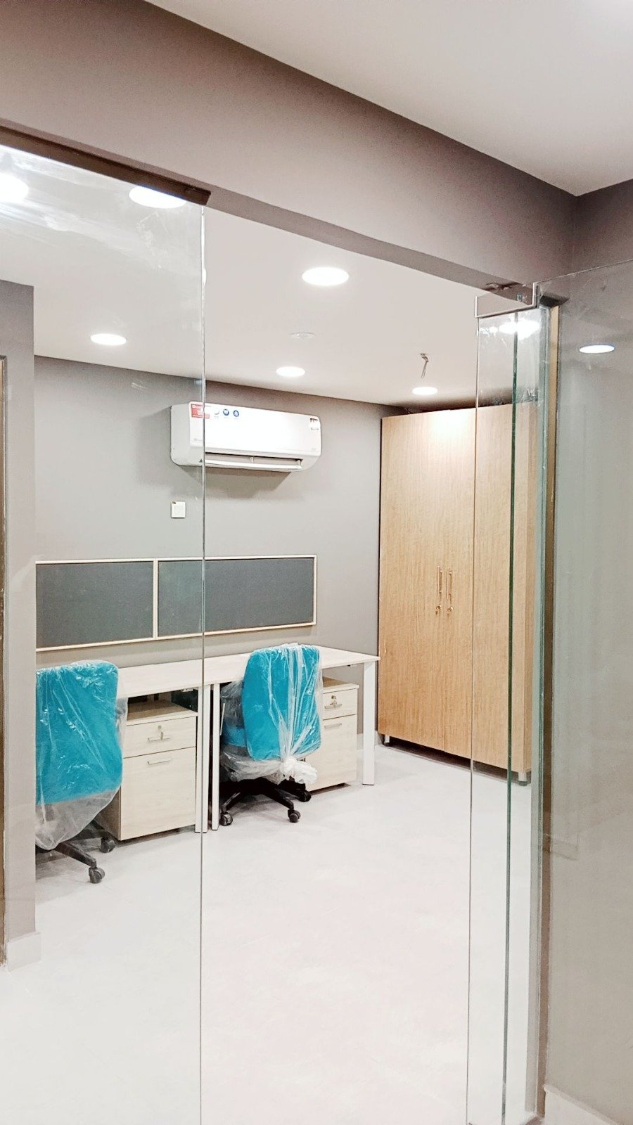 Glass Partitioning & Aluminum Glazing